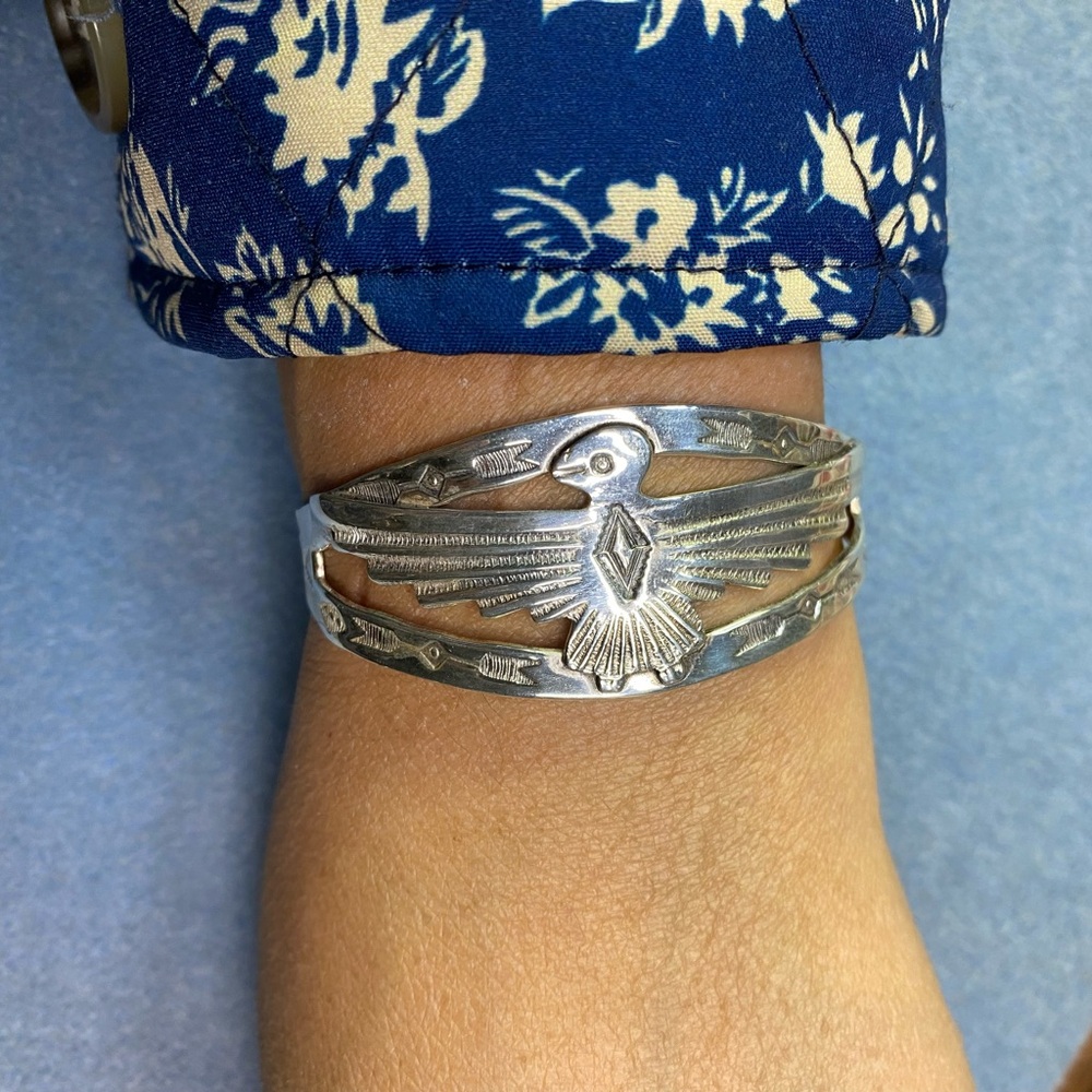 Native American design silver Thunderbird bangle - Picture 2 of 9
